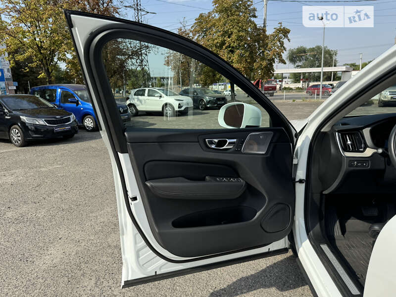Внедорожник / Кроссовер Volvo XC60 2020 в Днепре