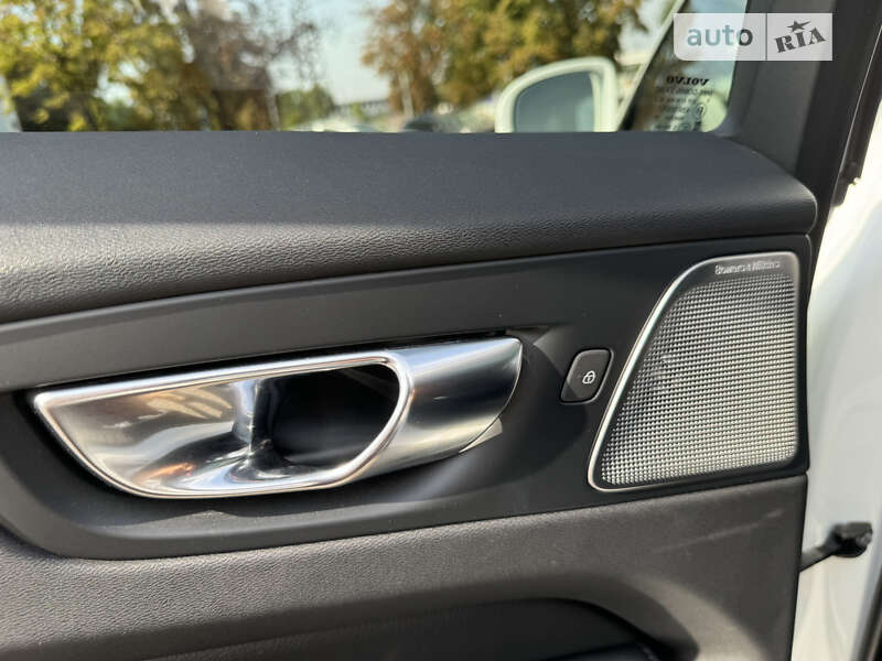 Внедорожник / Кроссовер Volvo XC60 2020 в Днепре