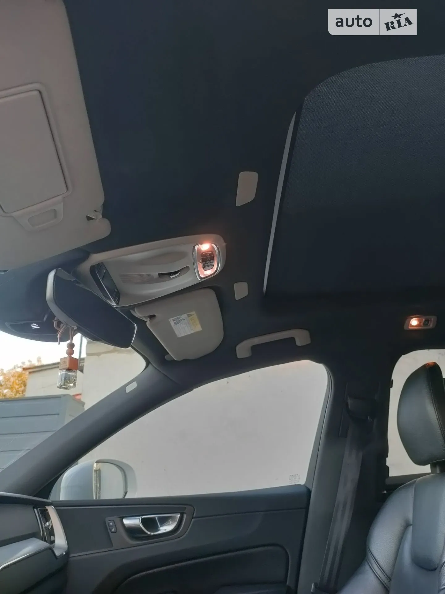 2018 Volvo XC60 - мініатюра 9