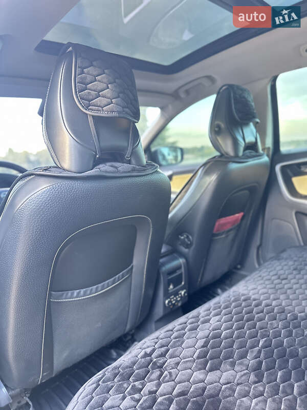 Внедорожник / Кроссовер Volvo XC60 2009 в Киеве