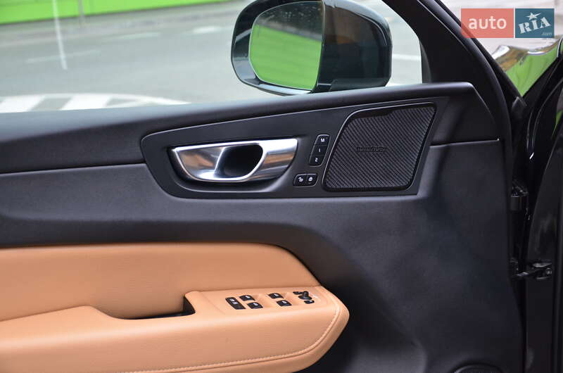 Внедорожник / Кроссовер Volvo XC60 2018 в Киеве
