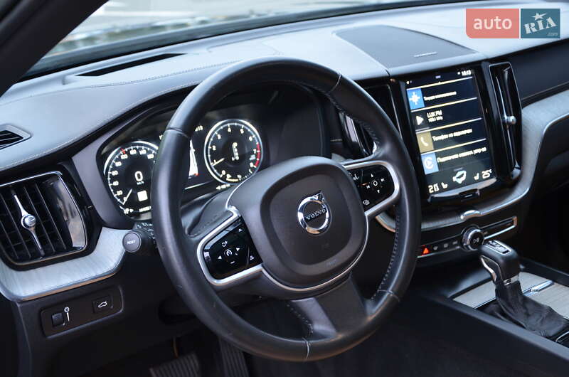 Внедорожник / Кроссовер Volvo XC60 2018 в Киеве