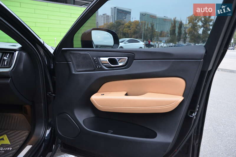 Внедорожник / Кроссовер Volvo XC60 2018 в Киеве