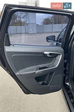 Внедорожник / Кроссовер Volvo XC60 2016 в 
