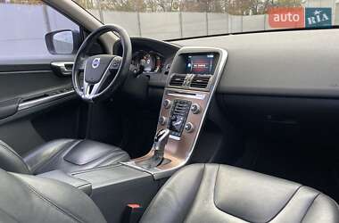 Внедорожник / Кроссовер Volvo XC60 2016 в 