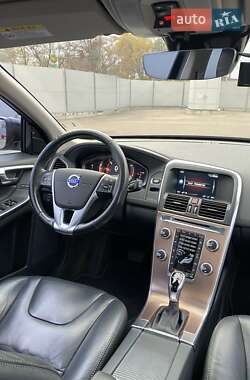 Внедорожник / Кроссовер Volvo XC60 2016 в 