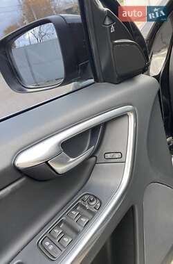 Внедорожник / Кроссовер Volvo XC60 2016 в 