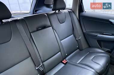 Внедорожник / Кроссовер Volvo XC60 2016 в 
