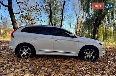 Внедорожник / Кроссовер Volvo XC60 2015 в 
