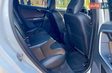 Внедорожник / Кроссовер Volvo XC60 2015 в 