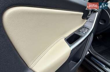 Внедорожник / Кроссовер Volvo XC60 2015 в 