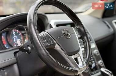Внедорожник / Кроссовер Volvo XC60 2015 в 