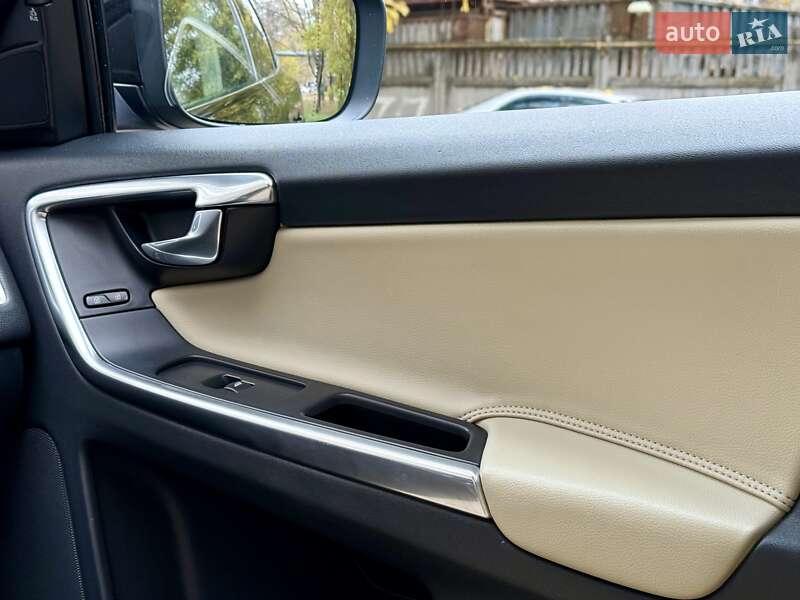 Внедорожник / Кроссовер Volvo XC60 2015 в Одессе