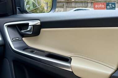 Внедорожник / Кроссовер Volvo XC60 2015 в 