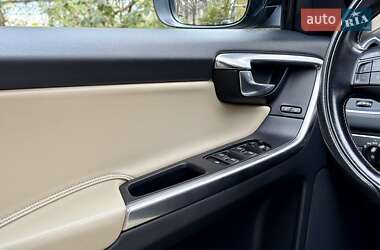 Внедорожник / Кроссовер Volvo XC60 2015 в 