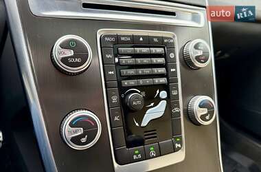 Внедорожник / Кроссовер Volvo XC60 2015 в 