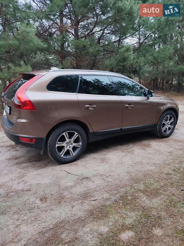 Внедорожник / Кроссовер Volvo XC60 2012 в Светловодске