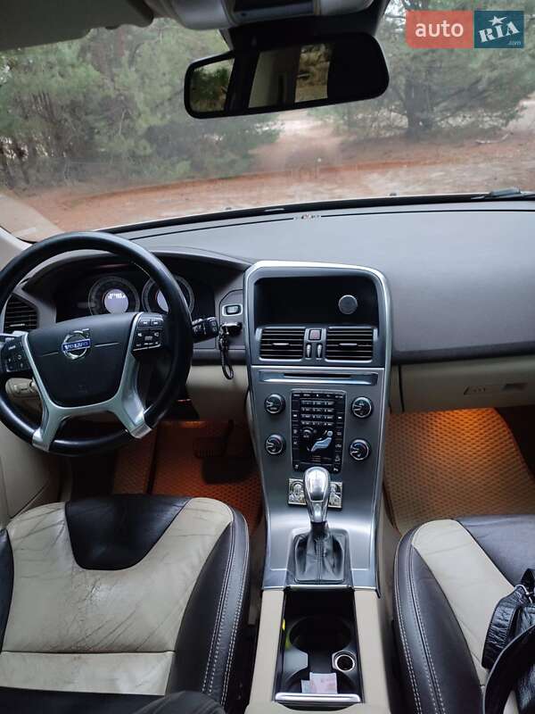 Внедорожник / Кроссовер Volvo XC60 2012 в Светловодске
