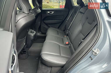 Позашляховик / Кросовер Volvo XC60 2023 в 