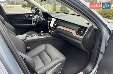 Позашляховик / Кросовер Volvo XC60 2023 в 