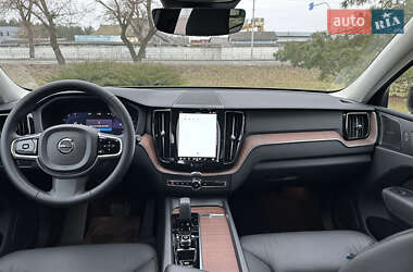 Позашляховик / Кросовер Volvo XC60 2023 в 