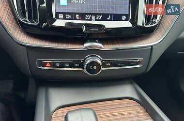Позашляховик / Кросовер Volvo XC60 2023 в 