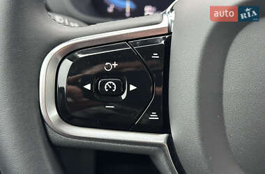 Позашляховик / Кросовер Volvo XC60 2023 в 