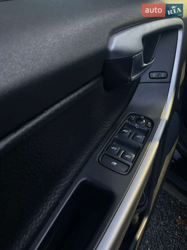 Внедорожник / Кроссовер Volvo XC60 2011 в Киеве