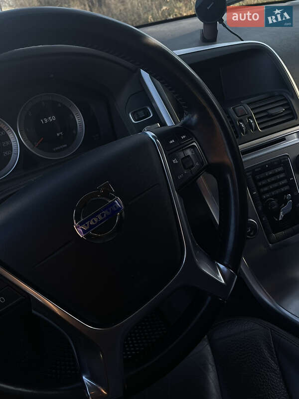 Внедорожник / Кроссовер Volvo XC60 2011 в Киеве