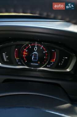 Внедорожник / Кроссовер Volvo XC60 2015 в 