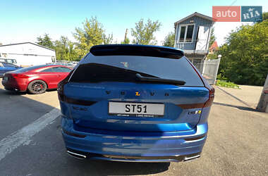 Внедорожник / Кроссовер Volvo XC60 2017 в 