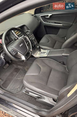 Внедорожник / Кроссовер Volvo XC60 2012 в 
