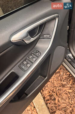 Внедорожник / Кроссовер Volvo XC60 2012 в 