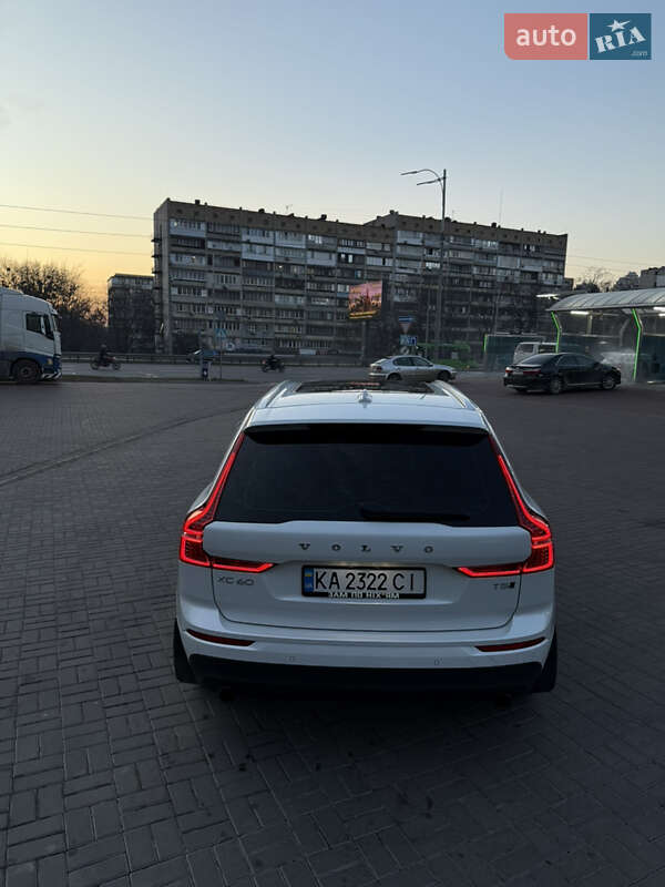 Внедорожник / Кроссовер Volvo XC60 2021 в Киеве