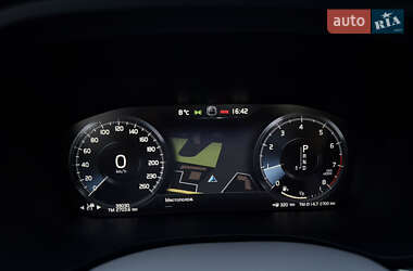 Внедорожник / Кроссовер Volvo XC60 2021 в 