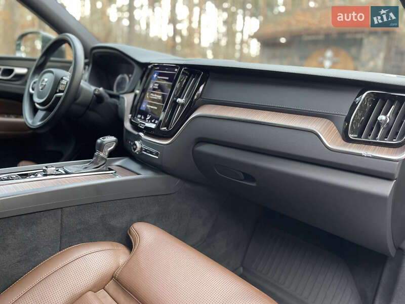 Внедорожник / Кроссовер Volvo XC60 2021 в Львове