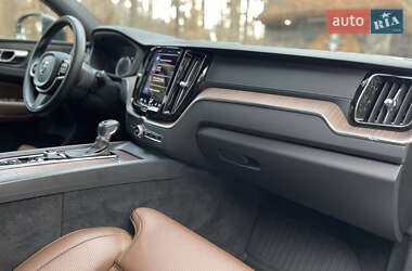 Внедорожник / Кроссовер Volvo XC60 2021 в 