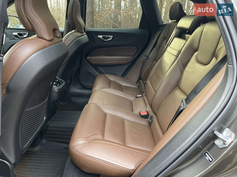 Внедорожник / Кроссовер Volvo XC60 2021 в Львове