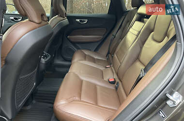 Внедорожник / Кроссовер Volvo XC60 2021 в 