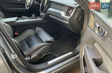 Внедорожник / Кроссовер Volvo XC60 2021 в 