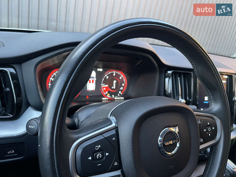 Внедорожник / Кроссовер Volvo XC60 2018 в Казатине