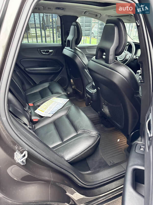 Внедорожник / Кроссовер Volvo XC60 2017 в Киеве