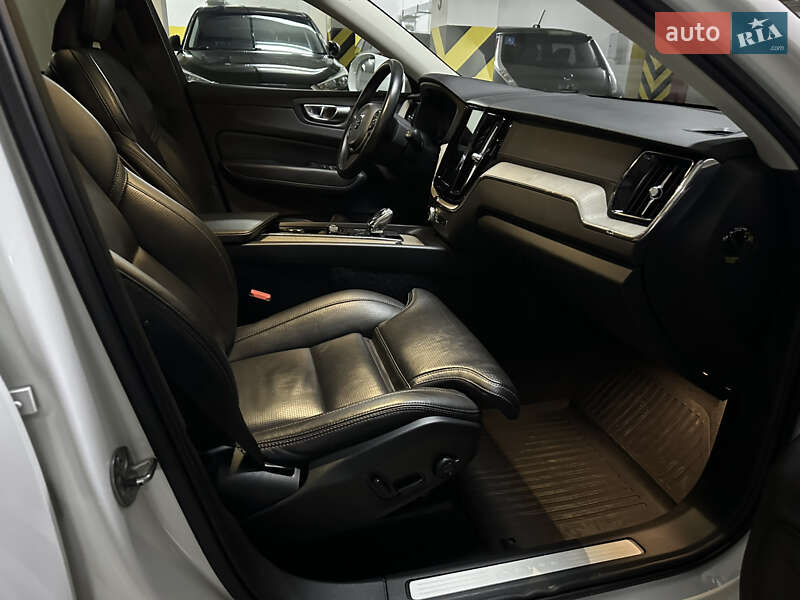 Внедорожник / Кроссовер Volvo XC60 2022 в Одессе