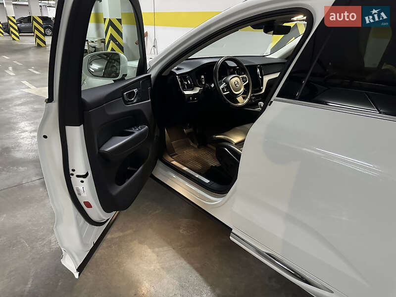 Внедорожник / Кроссовер Volvo XC60 2022 в Одессе