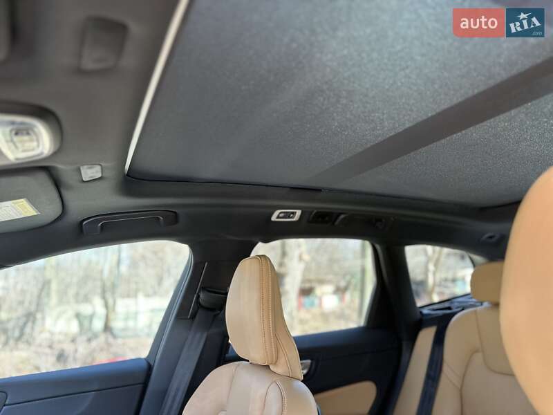 Внедорожник / Кроссовер Volvo XC60 2020 в Львове
