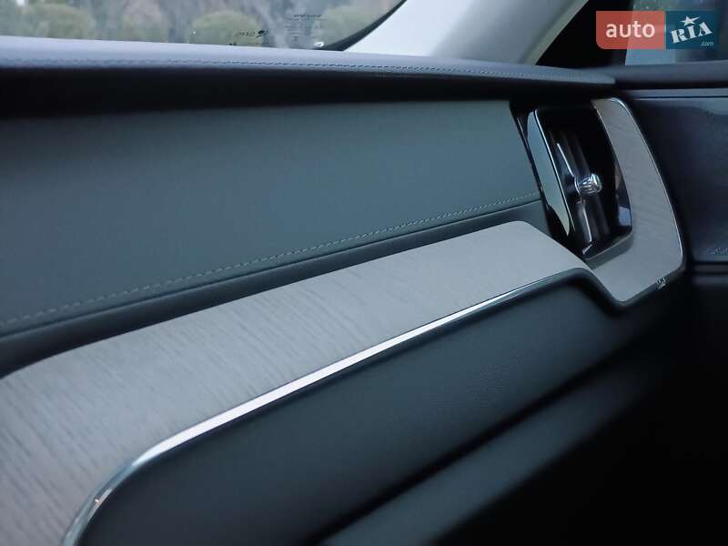 Внедорожник / Кроссовер Volvo XC60 2021 в Киеве