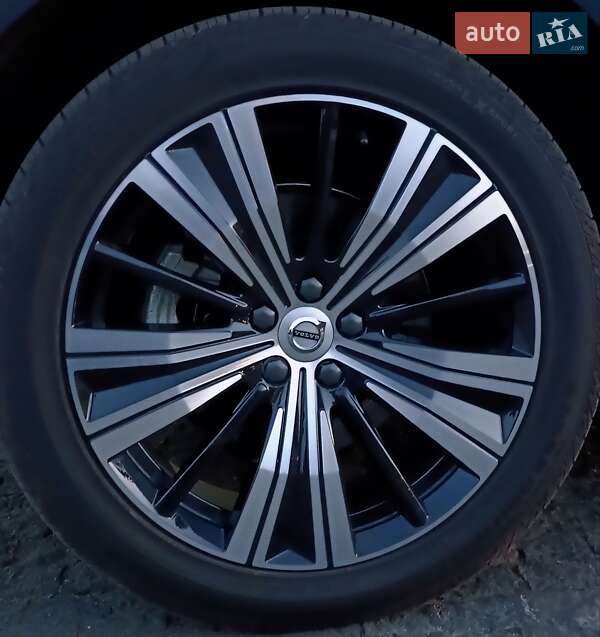 Внедорожник / Кроссовер Volvo XC60 2021 в Киеве