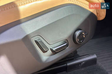 Внедорожник / Кроссовер Volvo XC60 2023 в 