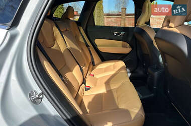 Внедорожник / Кроссовер Volvo XC60 2023 в 