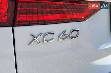 Внедорожник / Кроссовер Volvo XC60 2023 в 